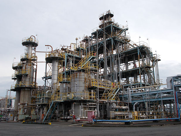 蒸馏·精制煤焦油，制造高纯度的苯酚类产品。