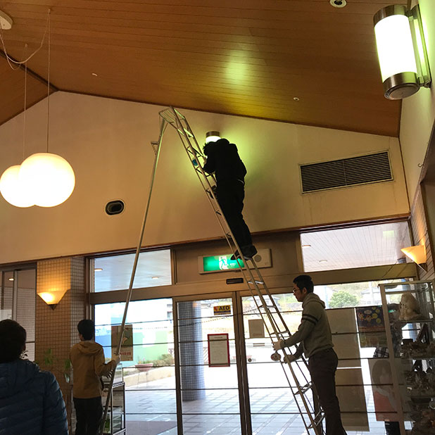 Employees from the West Japan Works doing volunteer cleaning work at a social welfare facility.